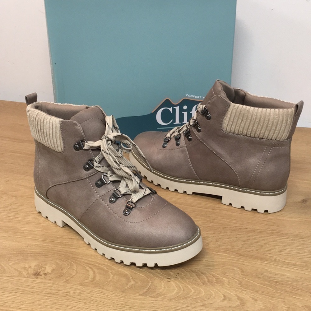 Cliffs by White Mountain Women's Tan Ankle Boots